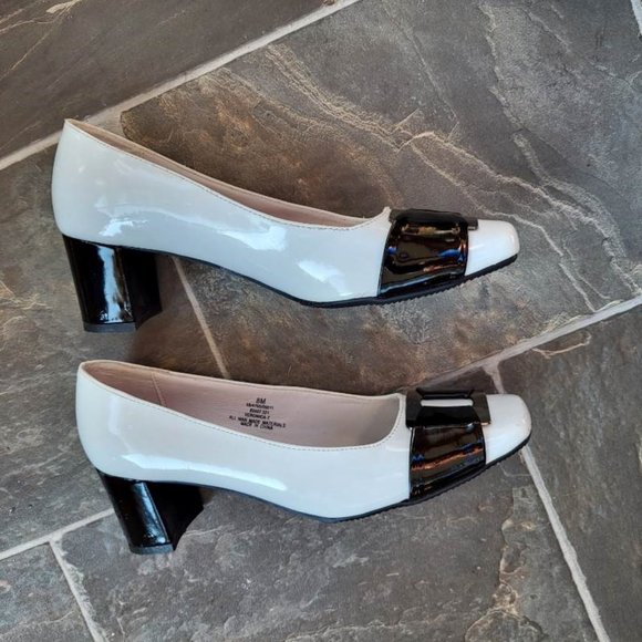 Black & White pumps with buckle - size 8M - Picture 4 of 6